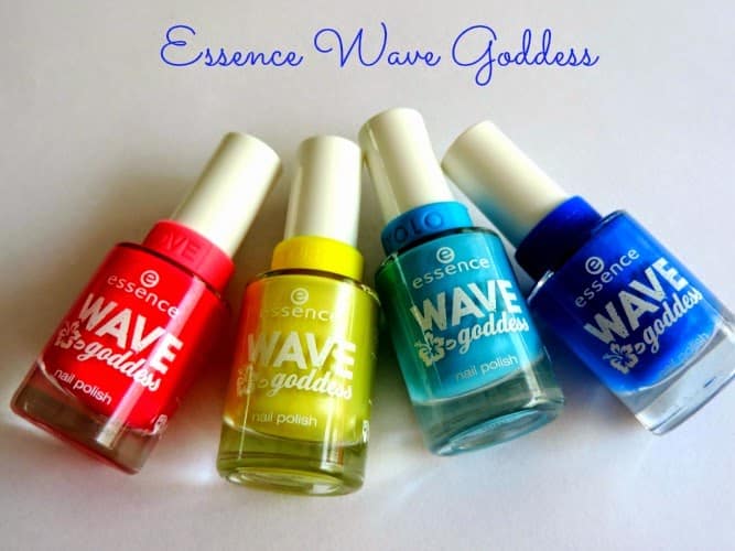 Essence Wave Goddess nagellak swatches