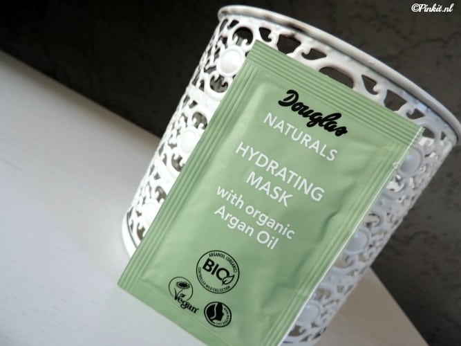 MASK MONDAY | DOUGLAS NATURALS HYDRATING MASK