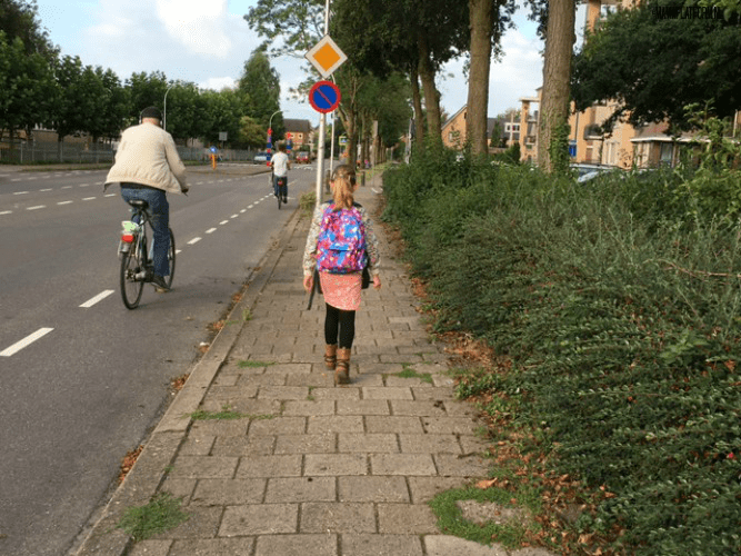 MAAK JE OUTFIT COMPLEET MET DEZE SCHOOLTASSEN