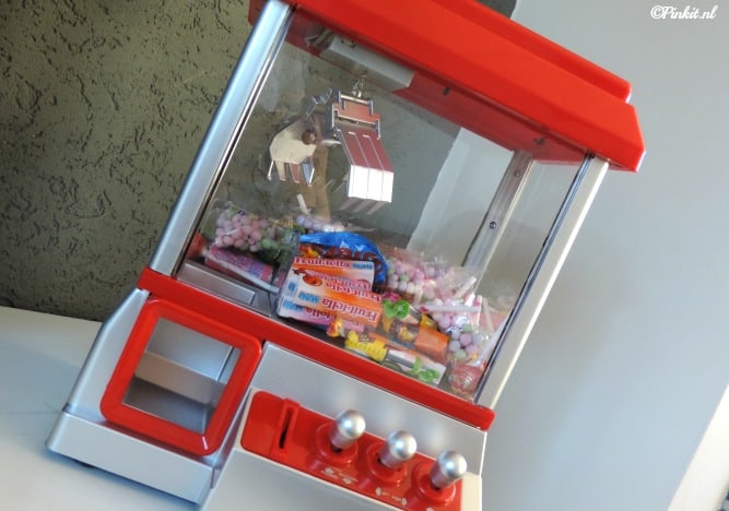 GADGET | CANDY GRABBER CLAW MACHINE