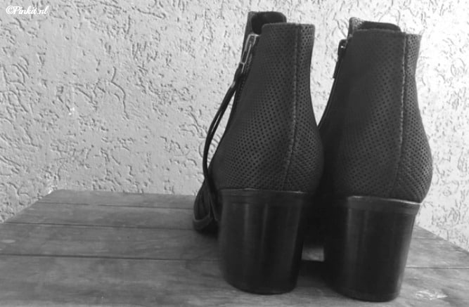FASHION | BLACK PISTOL BOOTS