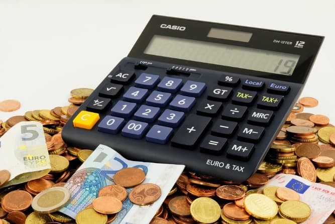 HOME | TIPS OM OP ELEKTRICITEIT TE BESPAREN