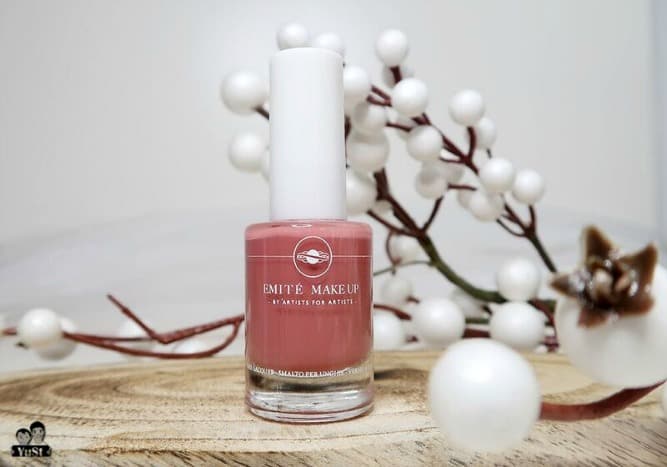 NAILS | EMITÉ MAKE UP SWATCH & NAIL ART