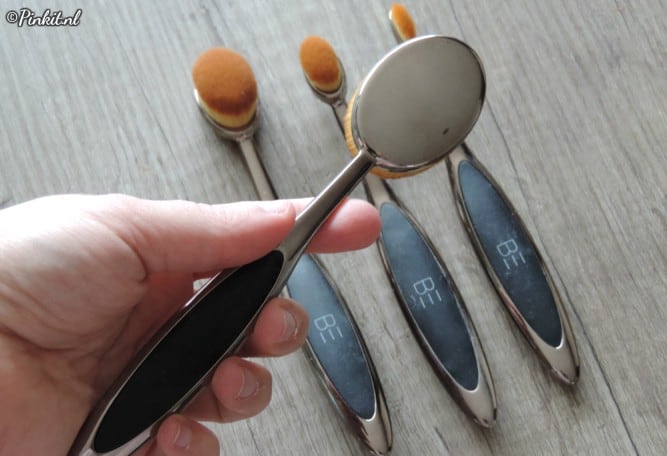 Be Creative Makeup Oval Brush Set
