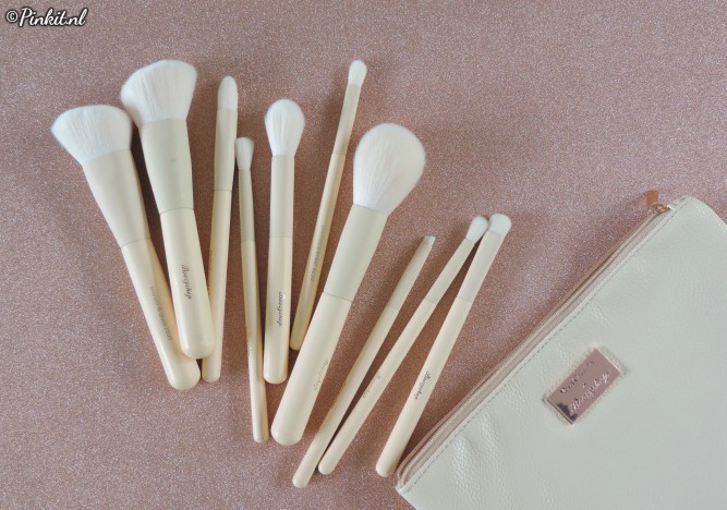BEAUTY | BOOZYSHOP X VERA CAMILLA BRUSH SET