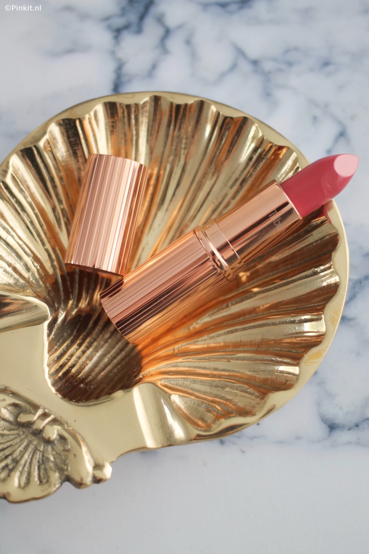 BEAUTY | CHARLOTTE TILBURY K.I.S.S.I.N.G LIPSTICK COACHELLA CORAL