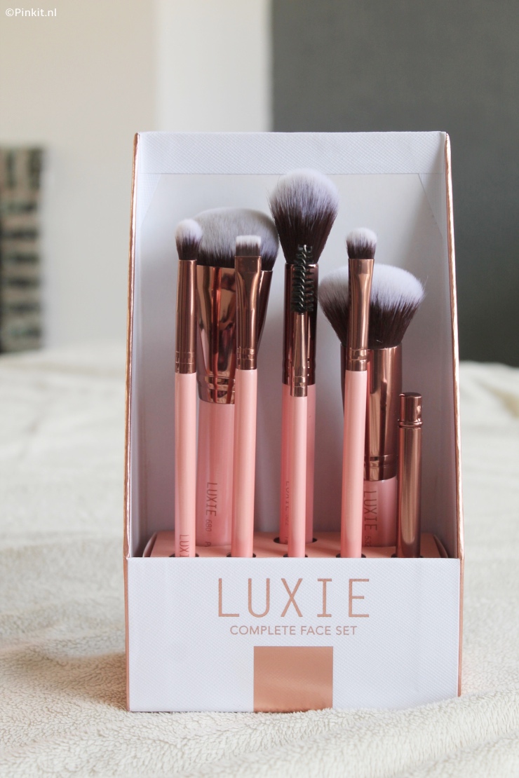 BEAUTY | LUXIE COMPLETE FACE SET
