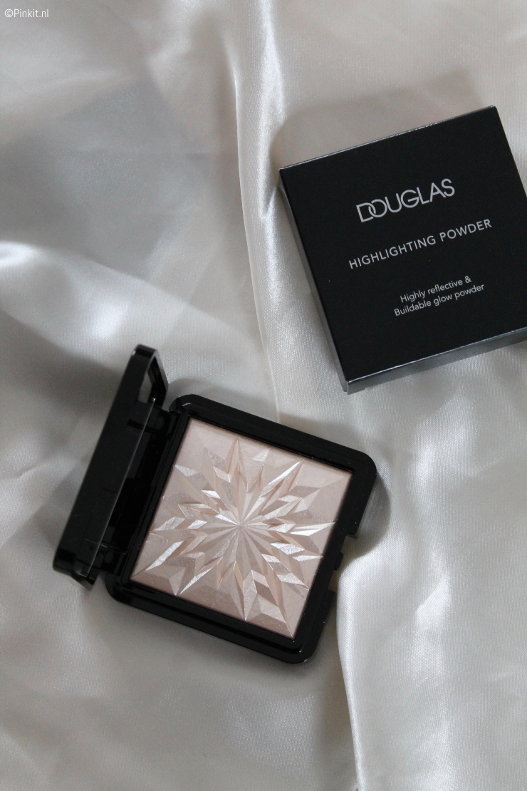 DOUGLAS COLLECTION HIGHLIGHTING POWDER – BRIGHT CHAMPAGNE