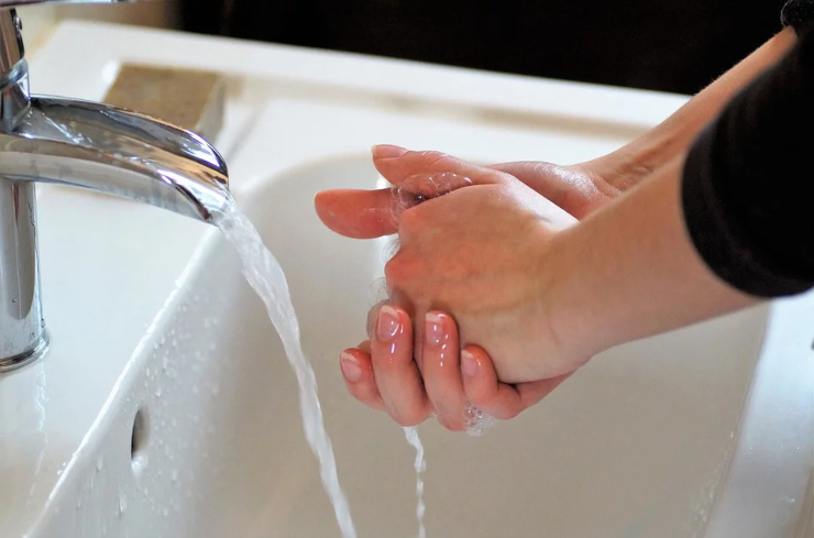 TIPS VOOR DROGE HANDEN (VAN AL DAT HANDEN WASSEN…)