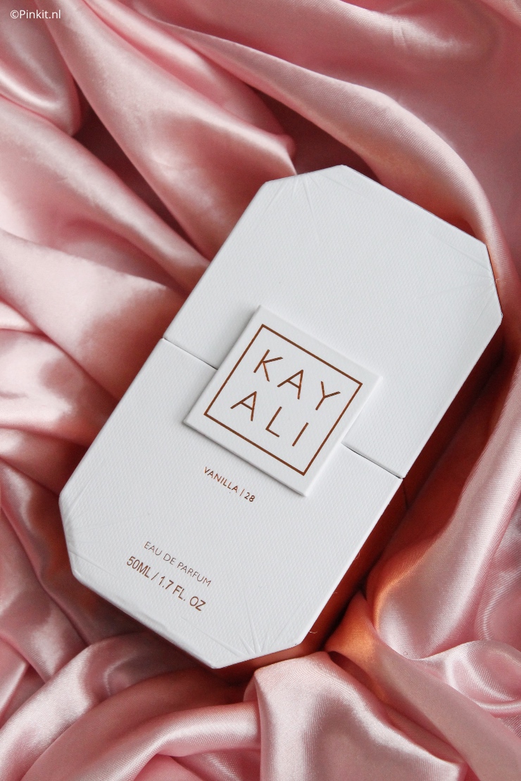 De producten van Huda Beauty & KAYALI zijn al een tijdje te koop in Nederland én vanaf dag één heb ik de Vanilla | 28 Eau de Parfum op mijn wishlist staan. Een paar weken terug had Ici Paris XL 25% korting op alle parfums en toen plaatste ik ook direct een bestelling, Vanilla | 28 was steeds uitverkocht en dit keer had ik meer geluk!