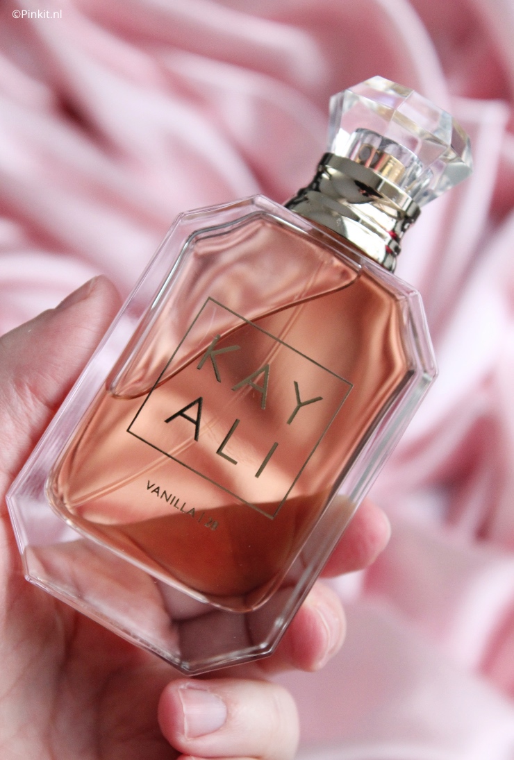 De producten van Huda Beauty & KAYALI zijn al een tijdje te koop in Nederland én vanaf dag één heb ik de Vanilla | 28 Eau de Parfum op mijn wishlist staan. Een paar weken terug had Ici Paris XL 25% korting op alle parfums en toen plaatste ik ook direct een bestelling, Vanilla | 28 was steeds uitverkocht en dit keer had ik meer geluk!