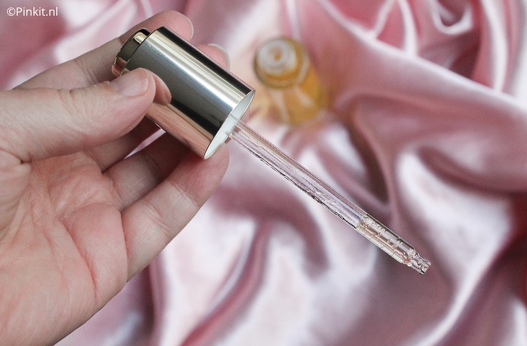 Dankzij een online event van Ici Paris XL maakte ik o.a. kennis met het Nuxe Super Serum [10]. Het was al even geleden dat ik iets van Nuxe had getest en inmiddels heb ik meerdere producten gekocht, mijn liefde voor dit mooie merk is weer helemaal aangewakkerd. 