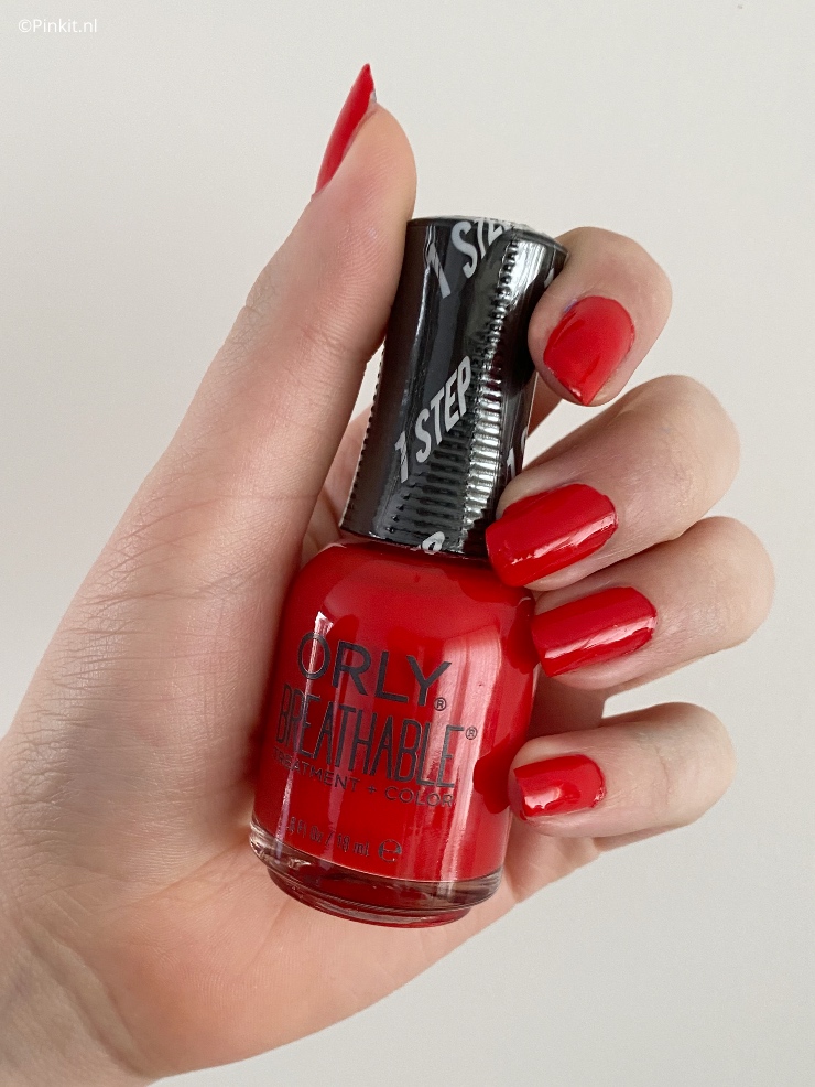 Eind vorig jaar heb ik voor het eerst geschreven over diverse kleuren uit de Orly Breathable 1-Step Manicure lijn en in dit artikel deel ik weer 3 swatches. Ik heb namelijk de volgende kleuren ontvangen: Cherry Bomb, You Had Me At Hydrangea & Downpour Whatever.