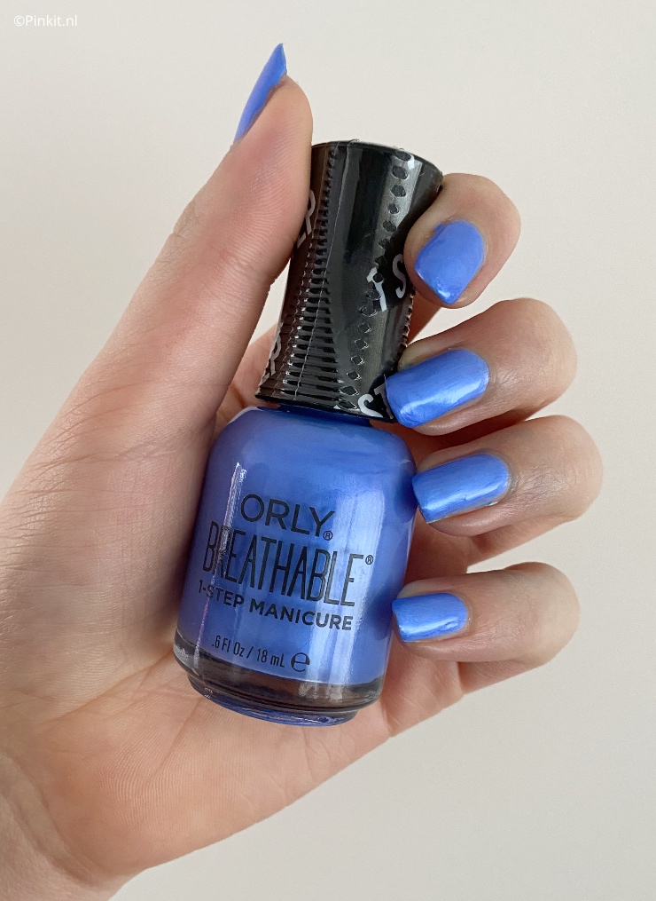 Eind vorig jaar heb ik voor het eerst geschreven over diverse kleuren uit de Orly Breathable 1-Step Manicure lijn en in dit artikel deel ik weer 3 swatches. Ik heb namelijk de volgende kleuren ontvangen: Cherry Bomb, You Had Me At Hydrangea & Downpour Whatever.