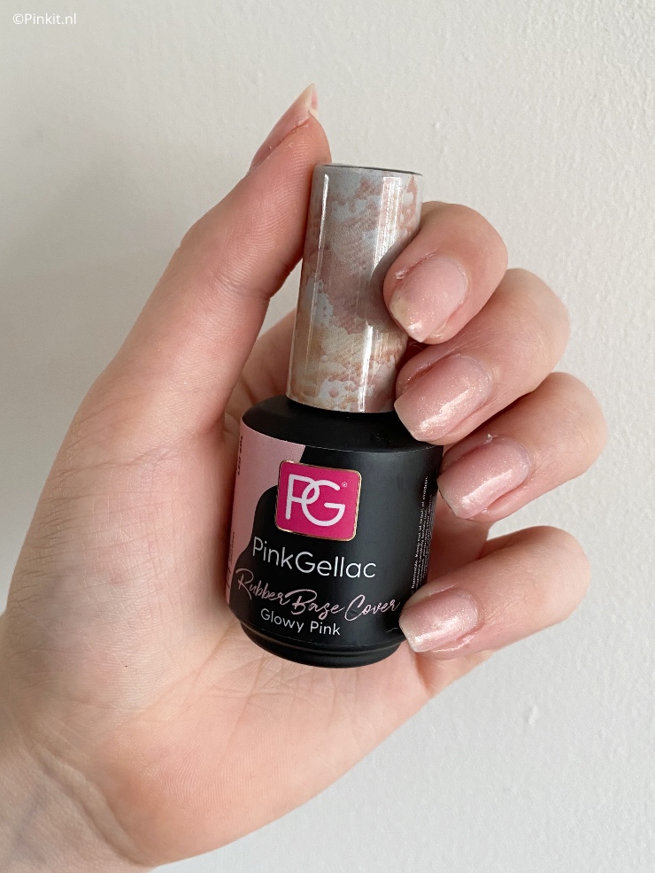 Pink Gellac heeft weer iets nieuws gelanceerd, namelijk de Rubber Base Cover in 5 prachtige tinten. Ik heb deze collectie ontvangen en ben er ook gelijk mee aan de slag gegaan. In dit artikel vertel ik wat meer over de Pink Gellac Rubber Base Cover en laat ik natuurlijk ook de swatches zien.