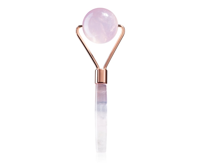 Het gebruiken van diverse skincare tools, is momenteel razend populair. Zo heb ik de afgelopen jaren ook wat must-haves verzameld en er staan nog wat items op mijn wishlist. In dit artikel deel ik een aantal van mijn skincare tools must-haves & wishlist items.