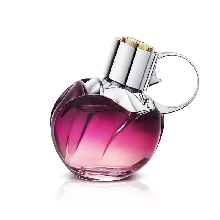 Na het succes van Azzaro Wanted Girl zijn er inmiddels al diverse flankers uitgebracht, de nieuwste lancering heet Wanted Girl By Night en dit parfum ben ik de afgelopen tijd aan het testen geweest. Over de parfums van Azzaro hoor/lees ik eigenlijk niet zoveel, zonde want het is wel een tof merk die zeker meer aandacht verdient!