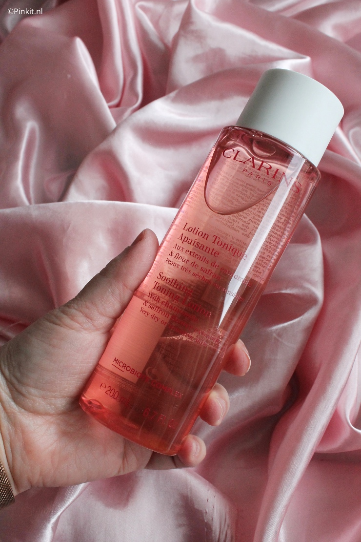 Een aantal maanden geleden heeft Clarins diverse nieuwe cleansers aan het assortiment toegevoegd. Ik heb daar van twee producten ontvangen en eentje zelf gekocht. Inmiddels heb ik de Clarins cleansers al even in gebruik en kan ik er eindelijk ook weer wat meer over vertellen.