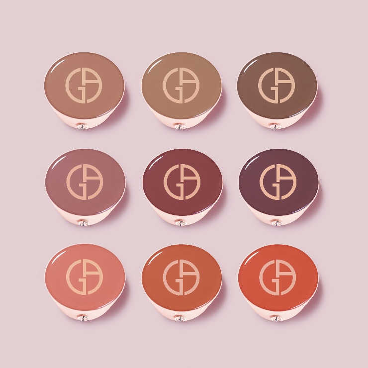 En dit jaar breidt Giorgio Armani de Neo Nude collectie uit met de introductie van Neo Nude Melting Color Balm, een nieuwe veelzijdige balm die je wangen en ogen een subtiel hintje kleur geeft, gevangen in een zuivere formule met een ultra-lightgewicht textuur en een perfecte matte finish.
