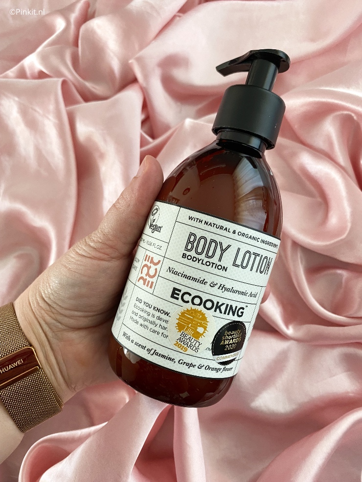 Dit weekend kwam er een pakket binnen van de webshop Beautytasting, met daarin diverse producten van het merk Ecooking. Omdat er deze maand diverse Ecooking acties zijn bij deze webshop, wilde ik dit artikel z.s.m. online hebben. Zo'n tof merk met een flinke korting? Yes please!