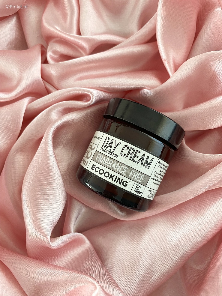 Dit weekend kwam er een pakket binnen van de webshop Beautytasting, met daarin diverse producten van het merk Ecooking. Omdat er deze maand diverse Ecooking acties zijn bij deze webshop, wilde ik dit artikel z.s.m. online hebben. Zo'n tof merk met een flinke korting? Yes please!