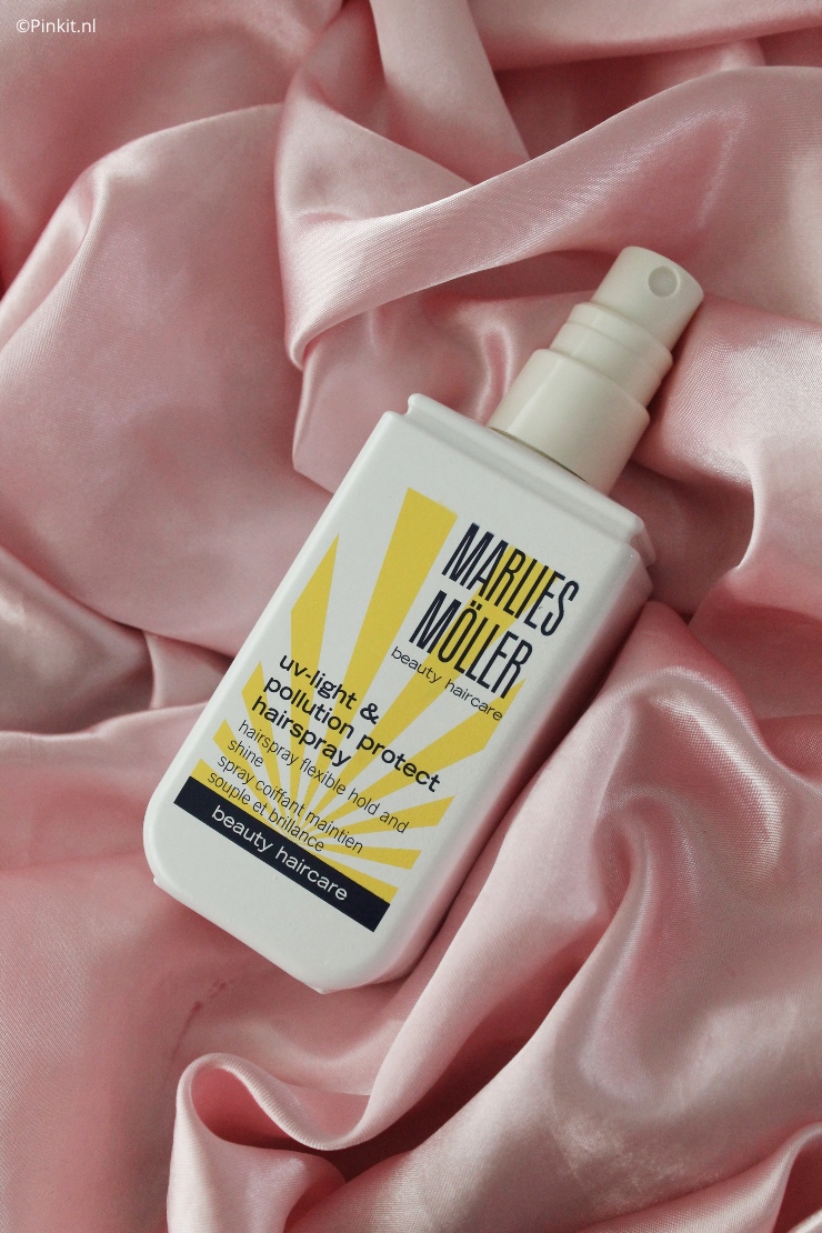 Van het merk Marlies Möller heb ik een aantal producten ontvangen om de komende weken te gaan testen. Inmiddels heb ik alle producten al in gebruik en in dit artikel ga ik wat meer vertellen over de UV-Light & Pollution Protect Hairspray. Over de andere producten vertel ik binnenkort wat meer in een nieuwe In The Mix.