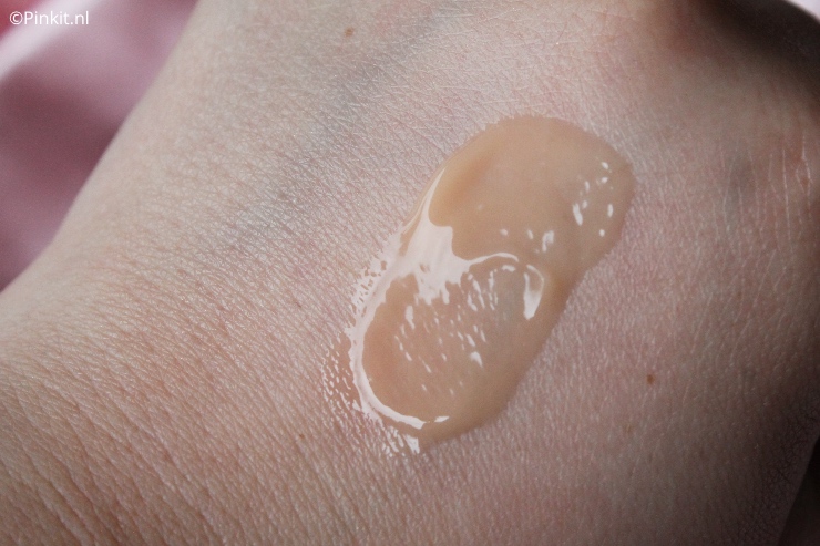 Dit jaar neemt PAYOT zijn sterlijn MY PAYOT volledig onder handen en creëert vijf nieuwe vitamineproducten die een stralende en natuurlijke schoonheid onthullen. Een nieuw ritueel om de huid te voorzien van zijn dagelijkse dosis energie en vitamines en om elke dag weer vol energie en prachtig te stralen . Een doffe teint behoort tot het verleden, de huid is klaar om te stralen! Ik ben aan de slag gegaan met drie producten en daar vertel ik in dit artikel wat meer over...