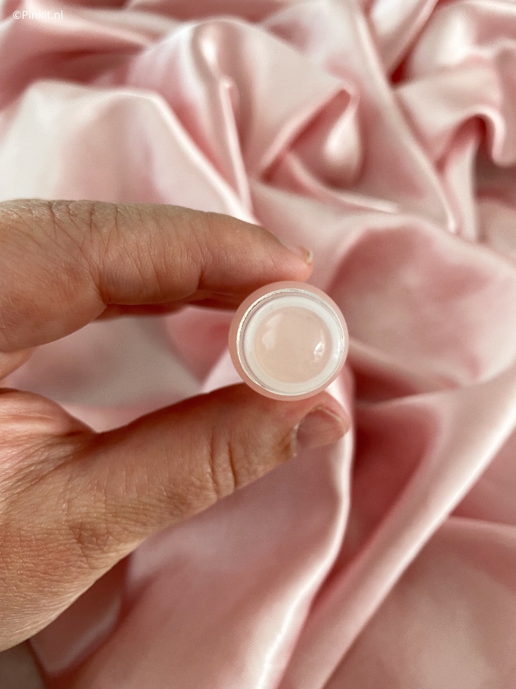 Een paar weken geleden was ik online aan het shoppen, ik had namelijk nog wat nieuwe huidverzorging nodig. Op de website van Beautytasting zag ik de nieuwe Patchology Roll Model Moisturizing Eye Serum, mijn bestelling was vrijwel meteen geplaatst haha! Ik gebruik namelijk de producten van Patchology al een tijdje en was gelijk enthousiast over deze nieuwe lancering.