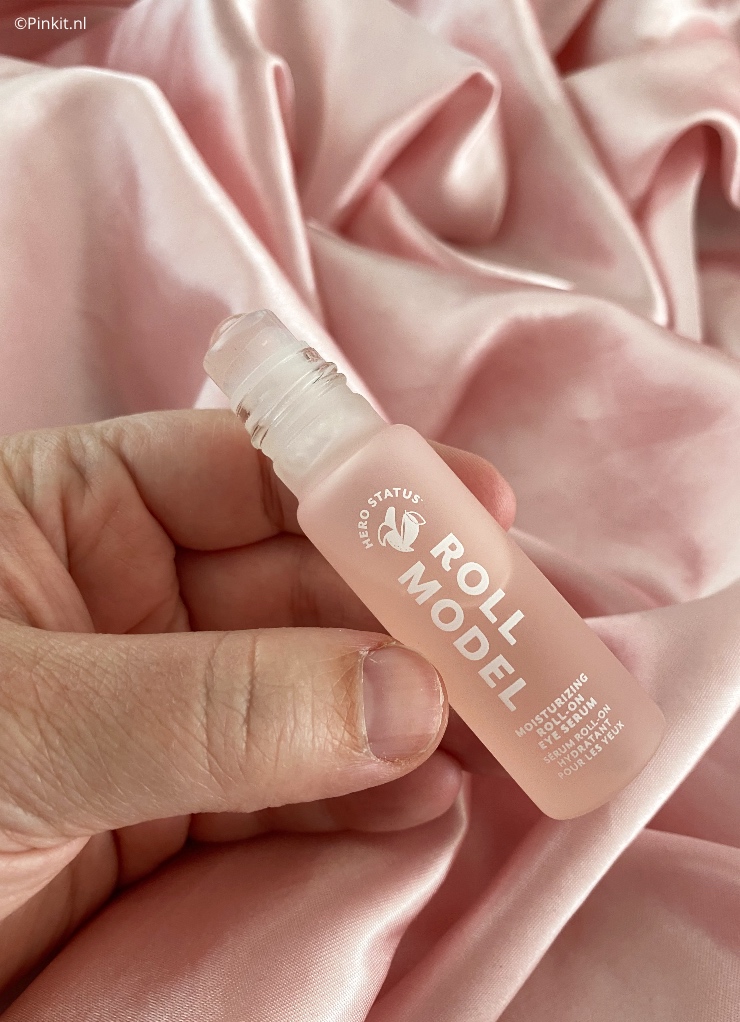 Een paar weken geleden was ik online aan het shoppen, ik had namelijk nog wat nieuwe huidverzorging nodig. Op de website van Beautytasting zag ik de nieuwe Patchology Roll Model Moisturizing Eye Serum, mijn bestelling was vrijwel meteen geplaatst haha! Ik gebruik namelijk de producten van Patchology al een tijdje en was gelijk enthousiast over deze nieuwe lancering.
