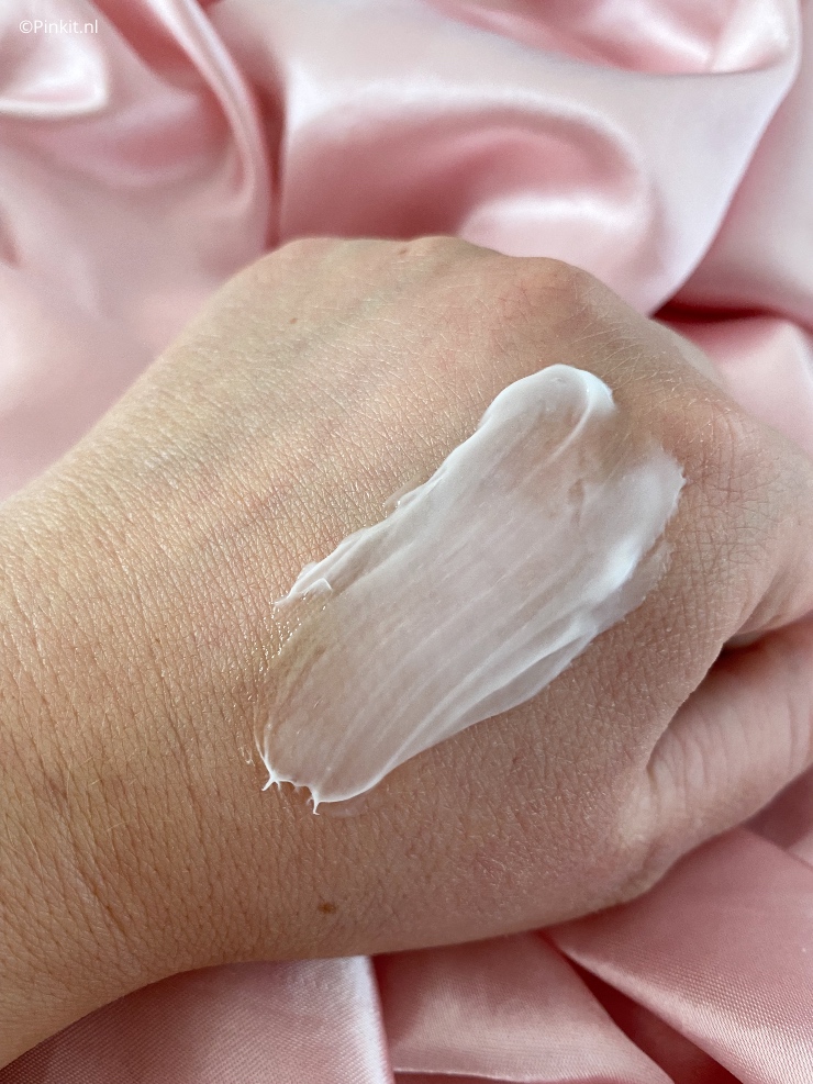 Het merk Skyn Iceland ken en gebruik ik alweer een aantal jaar, de afgelopen weken ben ik met de nieuwste lancering genaamd Nordic Renewal Pre & Probiotic Cream aan de slag gegaan. Deze gezichtscrème is een multi-tasker en daar vertel ik in dit artikel wat meer over...