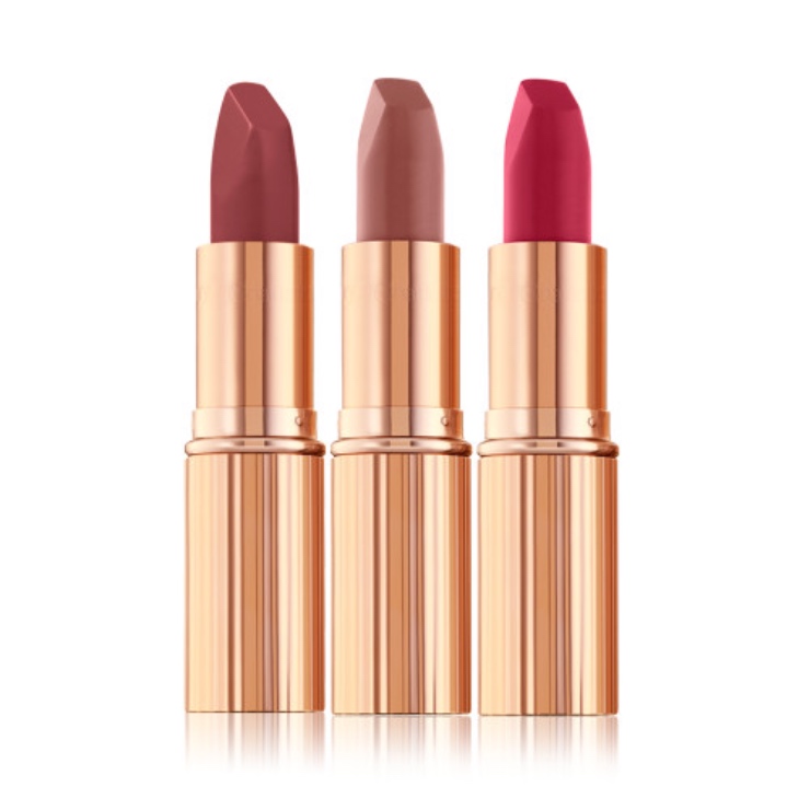 Deze week is de Charlotte Tilbury Big Summer Beauty Sale van start gegaan en mijn bestelling was ook zonder twijfelen gelijk geplaatst. Diverse sets zijn nu met 30% korting verkrijgbaar en dat maakt het shoppen natuurlijk extra leuk! In dit artikel deel ik een aantal aanraders, mocht je nog inspiratie zoeken om je eigen online winkelmandje te gaan vullen.