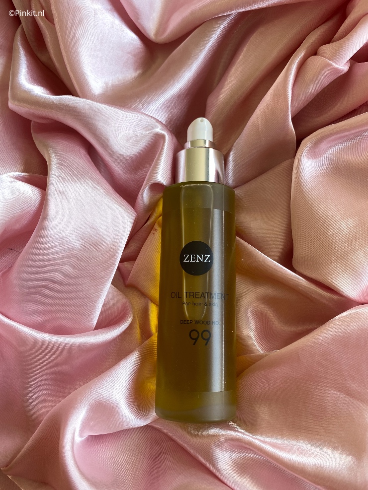 Een product dat multifunctioneel is, zo kan ik het beste - in een beknopte versie - de Oil Treatment Deep Wood No.99 van ZENZ omschrijven. In dit artikel vertel ik wat meer over ZENZ, aangezien dit mijn eerste kennismaking is met dit merk en over hoe je dit product o.a. kan gebruiken.
