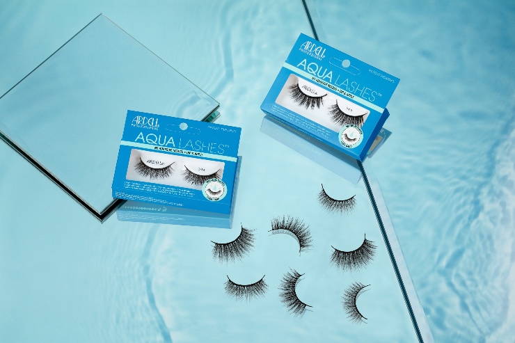 Duik in de nieuwste collectie van Ardell met de Aqua Lashes, de eerste door water geactiveerde kunstwimper collectie. Deze innovatieve collectie is ontworpen om je binnen enkele seconden prachtige wimpers te geven zonder het gebruik van wimperlijm, alleen water!