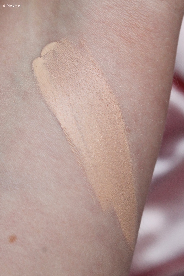 a het enorme succes van de Milky Boost, de eerste foundation op basis van melk met een natuurlijke finish, gaat Clarins nog een stap verder met de lancering van de Milky Boost Cream! Ik heb dit product al een tijdje in gebruik, samen met nog wat andere producten waar ik binnenkort wat meer over vertel...