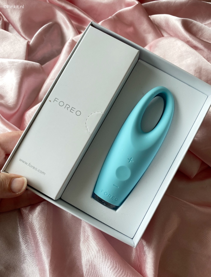 De afgelopen weken ben ik aan de slag gegaan met de FOREO Iris. Mocht je mij al wat langer volgen, dan weet je sowieso dat ik groot FOREO fan ben en dat deze skincare tool op mijn wishlist stond. Ik heb de FOREO Iris getest en het leuke is dat ik ook één exemplaar mag gaan weggeven. 