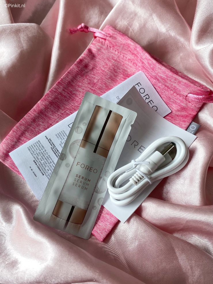 De afgelopen weken ben ik aan de slag gegaan met de FOREO Iris. Mocht je mij al wat langer volgen, dan weet je sowieso dat ik groot FOREO fan ben en dat deze skincare tool op mijn wishlist stond. Ik heb de FOREO Iris getest en het leuke is dat ik ook één exemplaar mag gaan weggeven.