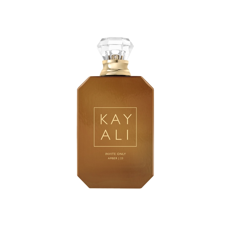 Get on the guest list met de nieuwste lancering van KAYALI, Invite Only Amber | 23. De nieuwe verleidelijke, rijke eau de parfum combineert de zoete en sensuele geurnoten van amber en tonkaboon met een vleugje warme kaneelkruiden om een exclusieve geurbeleving te creëren.