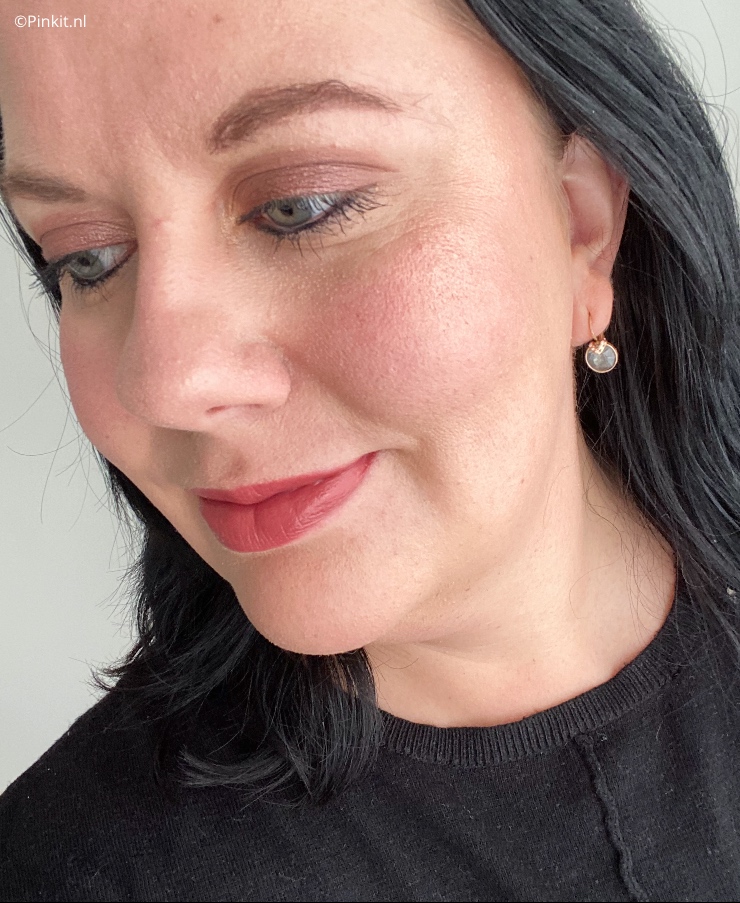 Het merk Kylie Skin is al even verkrijgbaar in Nederland, maar sinds kort is ook Kylie Cosmetics aan het assortiment van Douglas toegevoegd. Dit merk staat al jaren op mijn nog-te-proberen lijstje, ik plaatste dus meteen een bestelling.