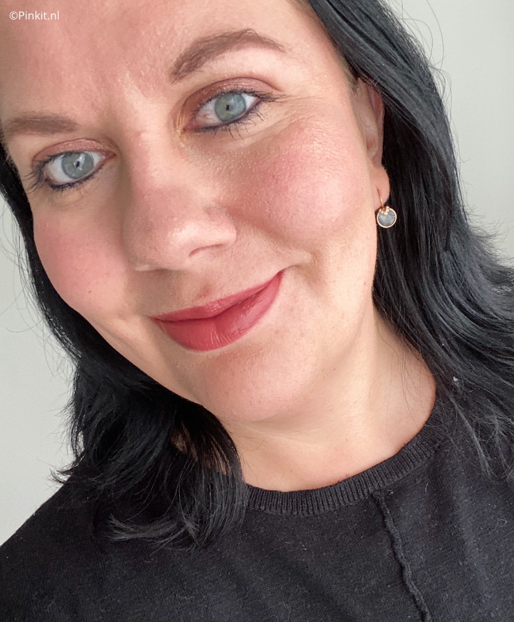 Het merk Kylie Skin is al even verkrijgbaar in Nederland, maar sinds kort is ook Kylie Cosmetics aan het assortiment van Douglas toegevoegd. Dit merk staat al jaren op mijn nog-te-proberen lijstje, ik plaatste dus meteen een bestelling.