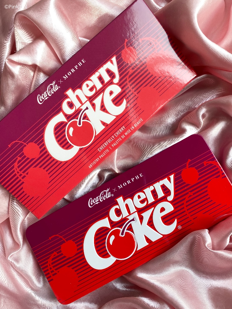 Een klassieker met een twist! Maak kennis met Morphe's collectie en samenwerking: Coca-Cola X Morphe Cherry Coke Collection. De items uit deze collectie heb ik als Morphe Glam Fam lid ontvangen en in dit artikel vertel ik daar wat meer over. Ik kan alvast verklappen dat het oogschaduw palette de grote knaller is uit deze collectie...