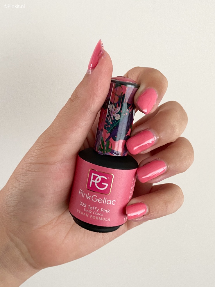 De nieuwe Pink Gellac Exotic Chaos collectie is gelanceerd en jeetje wat een toffe kleuren! Het lijkt soms dat ik in herhaling val, maar Pink Gellac lanceert de ene naar de andere gave collectie. Hou je van aanwezige, tropische kleuren? Kijkt dan zeker even verder naar de Pink Gellac Exotic Chaos swatches.