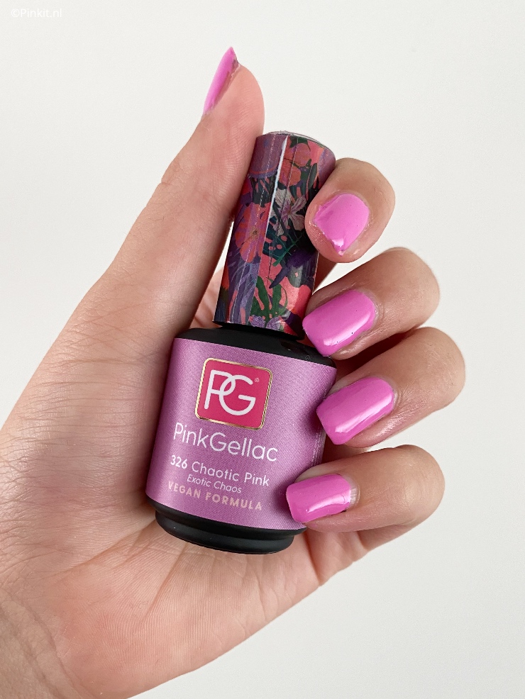 De nieuwe Pink Gellac Exotic Chaos collectie is gelanceerd en jeetje wat een toffe kleuren! Het lijkt soms dat ik in herhaling val, maar Pink Gellac lanceert de ene naar de andere gave collectie. Hou je van aanwezige, tropische kleuren? Kijkt dan zeker even verder naar de Pink Gellac Exotic Chaos swatches.