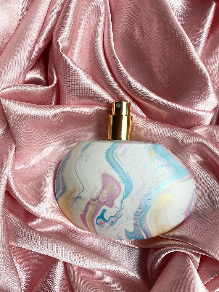 De flacons van THE HOUSE OF OUD heeft iedereen vast wel eens ergens gezien, zo mooi en uniek. En dat past ook wel weer goed bij de nieuwste lancering, genaamd Neverending. Een geur die net zo bijzonder is, daar vertel ik in dit artikel natuurlijk wat meer over.