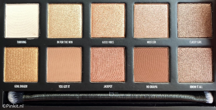 Een oogschaduw palette met mooie, neutrale kleuren mag eigenlijk in geen enkele make-up collectie ontbreken. Van BE Creative Make Up heb ik het Essential 1 Eyeshadow Palette ontvangen, dit palette bevat 10 neutrale oogschaduws die je kan gebruiken voor diverse ooglooks.
