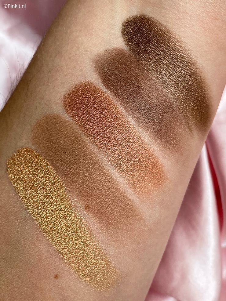 Een oogschaduw palette met mooie, neutrale kleuren mag eigenlijk in geen enkele make-up collectie ontbreken. Van BE Creative Make Up heb ik het Essential 1 Eyeshadow Palette ontvangen, dit palette bevat 10 neutrale oogschaduws die je kan gebruiken voor diverse ooglooks.
