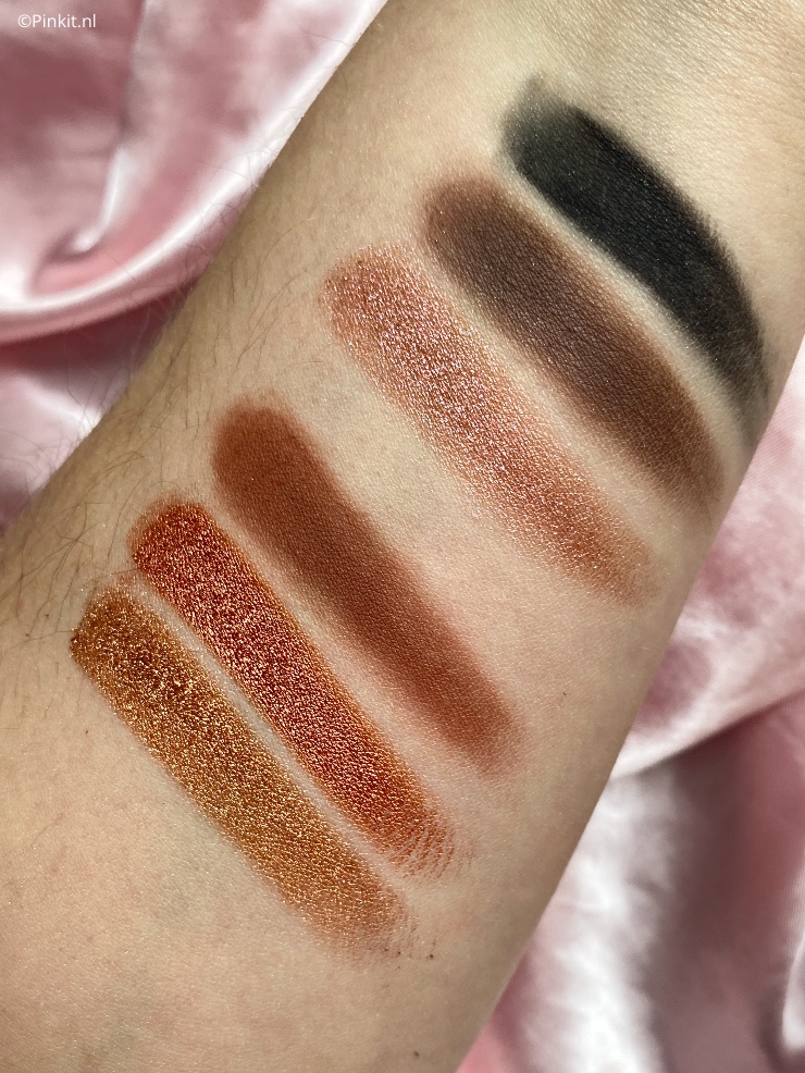Ook dit jaar lanceert Charlotte Tilbury weer een Instant Eye Palette, dit keer genaamd Smokey Eyes Are Forever. Het is voor mij bijna een soort van traditie dat ik elk jaar weer dit palette koop en review. Inmiddels is dit voor mij alweer het vierde Charlotte Tilbury Instant Eye Palette in mijn make-up collectie.
