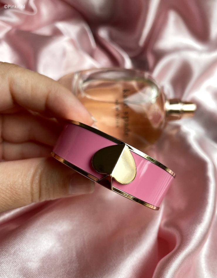 Deze maand lanceert Kate Spade New York een nieuwe geur geïnspireerd door de kenmerkende symbolen van het populaire Amerikaanse modemerk. Het eau de parfum: Kate Spade New York, is een vrolijke en vrouwelijke geur die staat voor onafhankelijkheid.