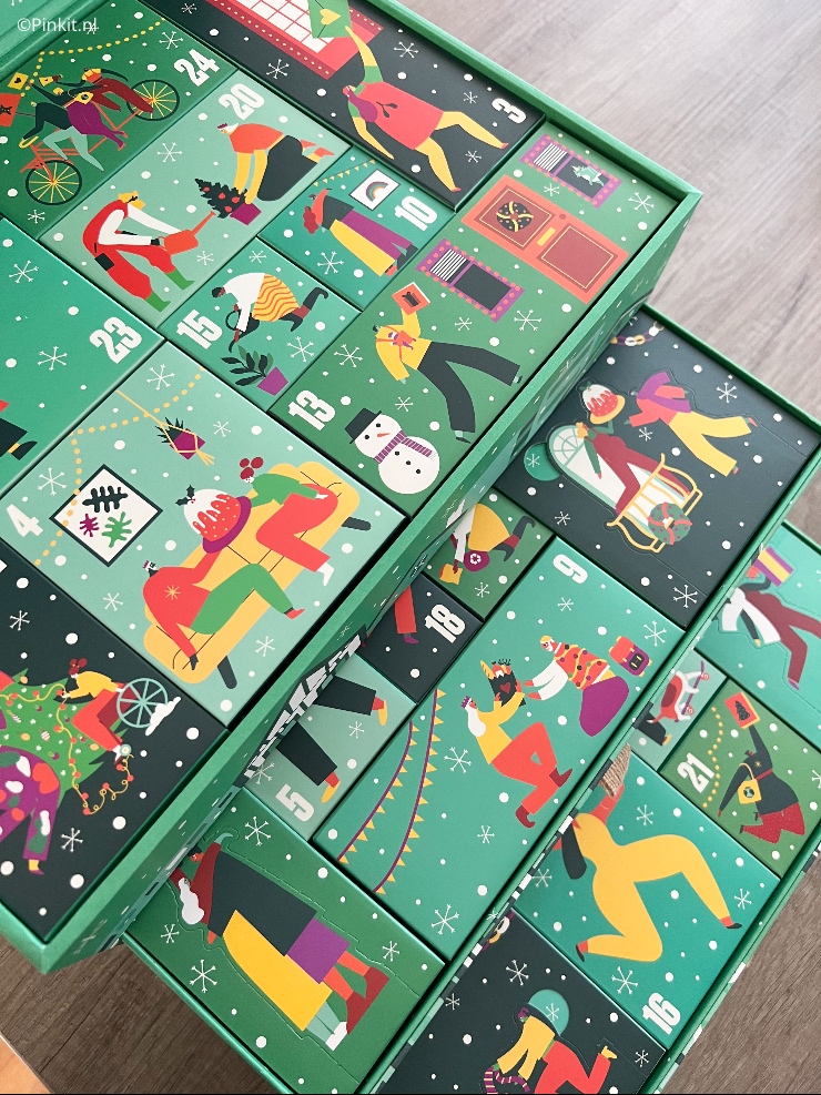 Het aftellen naar Kerst kan beginnen, want de nieuwe adventskalenders van The Body Shop zijn vanaf heden verkrijgbaar. De laatjes bevatten allerlei leuke verrassingen, en ze hebben een gloednieuw, feestelijk pop-updesign waarmee ze je meteen meenemen naar een kleurrijke kerstwereld. De drie adventskalenders zijn dit jaar geïnspireerd op voorbeelden van selfless love, onbaatzuchtige liefde, van mensen overal ter wereld, en ze zijn gevuld met allerlei lekkers en acts of kindness waarmee je elke dag weer, ook in de donkere dagen voor de Kerst, een lichtje kan laten schijnen in het leven van vrienden, familie en gewoon je medemens.