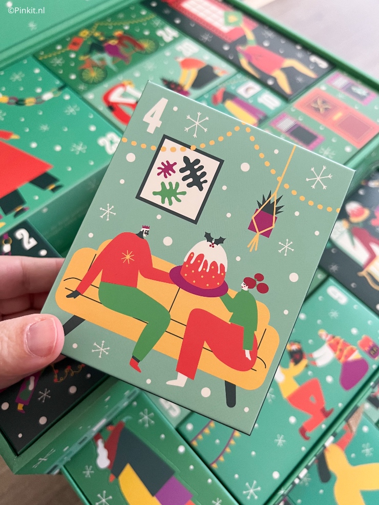 Het aftellen naar Kerst kan beginnen, want de nieuwe adventskalenders van The Body Shop zijn vanaf heden verkrijgbaar. De laatjes bevatten allerlei leuke verrassingen, en ze hebben een gloednieuw, feestelijk pop-updesign waarmee ze je meteen meenemen naar een kleurrijke kerstwereld. De drie adventskalenders zijn dit jaar geïnspireerd op voorbeelden van selfless love, onbaatzuchtige liefde, van mensen overal ter wereld, en ze zijn gevuld met allerlei lekkers en acts of kindness waarmee je elke dag weer, ook in de donkere dagen voor de Kerst, een lichtje kan laten schijnen in het leven van vrienden, familie en gewoon je medemens.