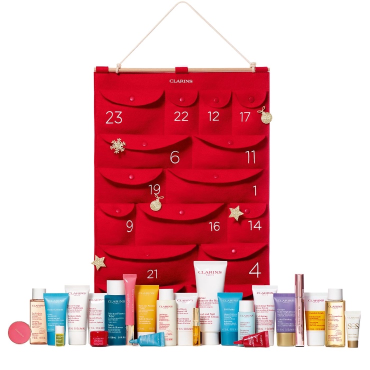 Om alvast in de kerststemming te blijven, heb ik vandaag weer een mooie tip namelijk de Clarins Adventskalender 2021. In dit artikel vertel ik wat meer over de inhoud (let dus op spoilers), let dus op eventuele spoilers. Ook deel ik een video die ik heb gemaakt voor Instagram, zo kan je een nog betere indruk krijgen van de Clarins Adventskalender 2021.